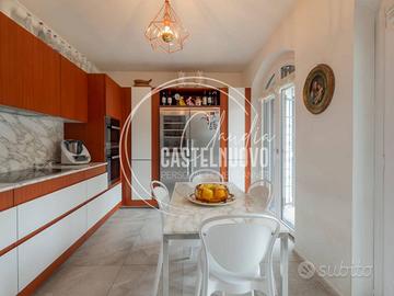 Villa di 223 m² con 5 locali e box auto doppio a B