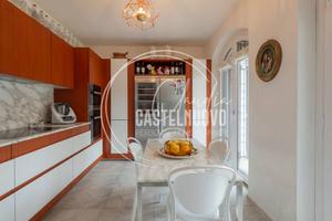 Villa di 223 m² con 5 locali e box auto doppio a B