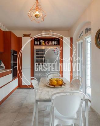 Villa di 223 m² con 5 locali e box auto doppio a B