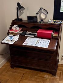 Scrittoio antico con cassetti