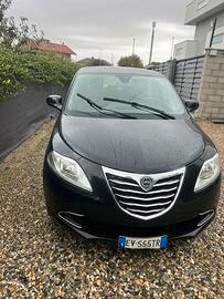 Lancia ypsilon edizione 2012