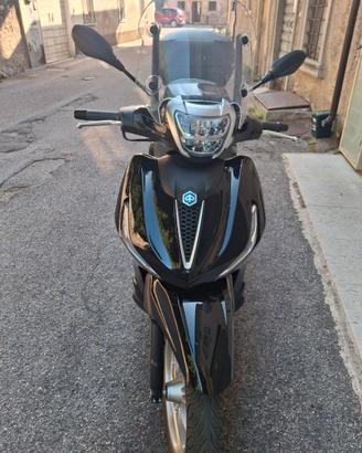 Beverly 300