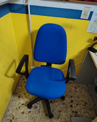 cassa panca a 3 sedute e n 2 sedie per ufficio 