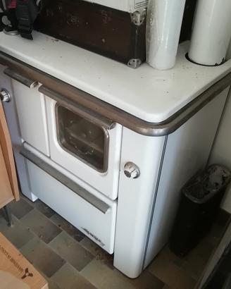 vecchia stufa a legna