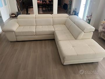 Divano angolare con penisola