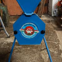 Mini molino Tonutti spa per tritare mais