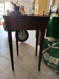 tavolo rotondo con topper in marmo