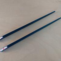 Un paio di bacchette in legno giapponesi decorate