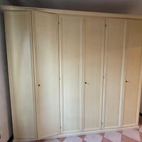 Armadio in stile classico a 6 ante