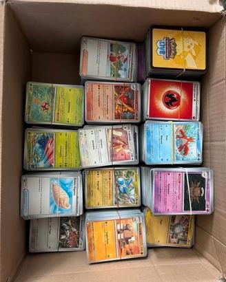 Lotto 7,4 kg di carte Pokemon