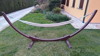 Amaca con struttura in legno