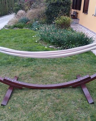 Amaca con struttura in legno