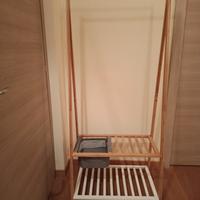 Appendiabiti in Bamboo con ripiani e cestino