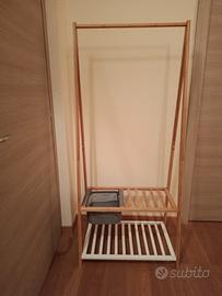 Appendiabiti in Bamboo con ripiani e cestino