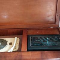 Mobile bar giradischi e radio vintage