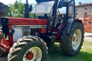 Trattore IH 1055 dt