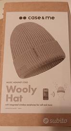 Cappellino con cuffie incorporate