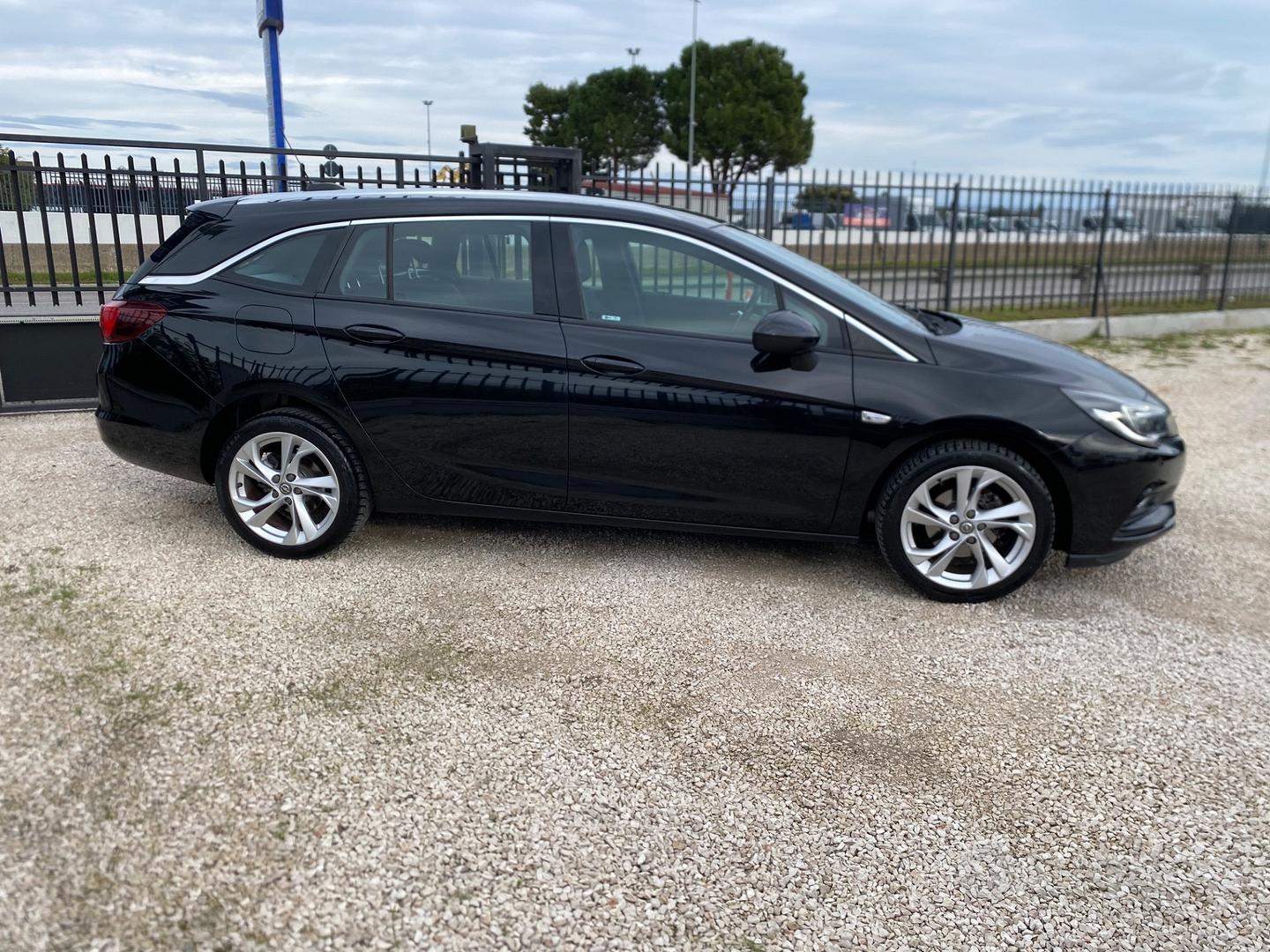 Opel Astra 2017 photo 2