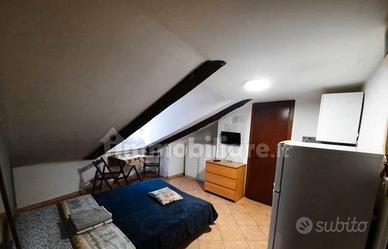 Mansarda lungo dora napoli 280 euro