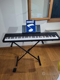 tastiera piano forte con tasti pesati. 