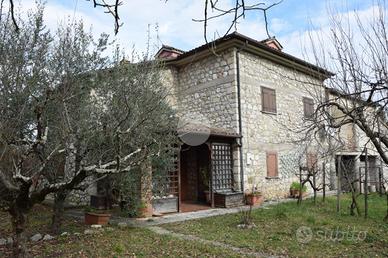 CASA SEMINDIPENDENTE A PASTENA