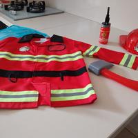 vestito di carnevale dei pompieri per bambini