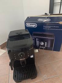 Macchina del caffe Delonghi Magnifica S