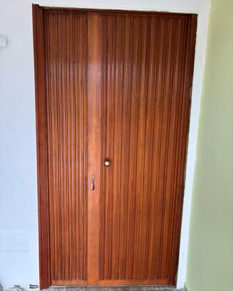 portone in legno