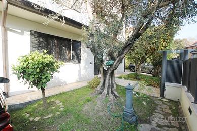 Villa di 237 m² con più di 5 locali e box auto dop