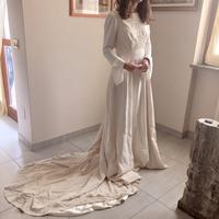 Abito da sposa, velo, stola, guanti, scarpe