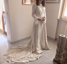 Abito da sposa, velo, stola, guanti, scarpe