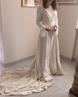 Abito da sposa, velo, stola, guanti, scarpe