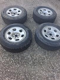 Cerchi e gomme Nissan Navara