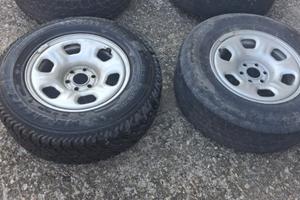 Cerchi e gomme Nissan Navara