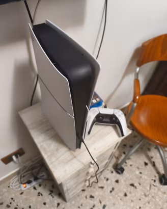 PS5 Slim con Lettore + 2 Giochi - PARI AL NUOVO
