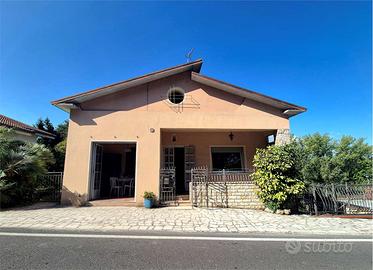 CASA SINGOLA CON GIARDINO PRIVATO, TUTTA SU UN PIA