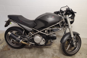 Ducati Monster 600 dark