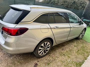 Opel astra k sport tourer  sw metano