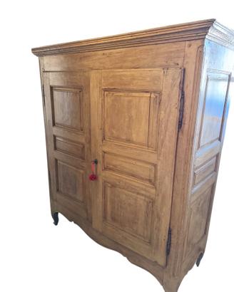 Armadio in legno rustico d’epoca