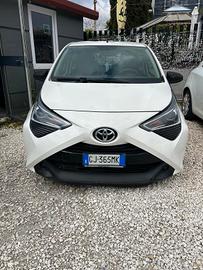 Toyota Aygo Connect 1.0 VVT-i 72 CV 5 porte x-clus