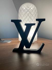 Logo Louis Vuitton stampato In 3D