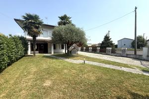 VILLA SINGOLA A TOMBOLO