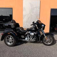 Harley-Davidson 107 Tri Glide Ultra (2018) - FLHTC