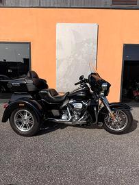 Harley-Davidson 107 Tri Glide Ultra (2018) - FLHTC