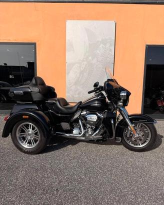 Harley-Davidson 107 Tri Glide Ultra (2018) - FLHTC