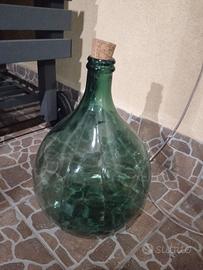 botte o vaso in vetro 