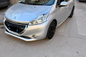 Peugeout 208