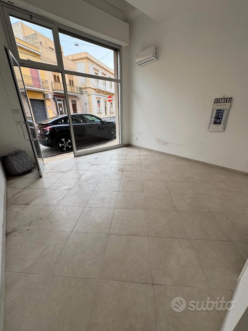 Avola Centro: Locale Commerciale 61 mq 2 Livelli - Vista 5