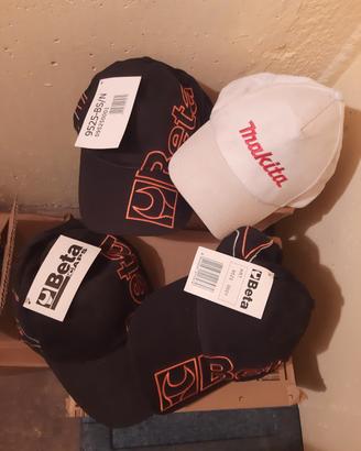N° 4 cappelli.  