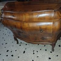 Elegante Comò Bombato in Stile Veneziano